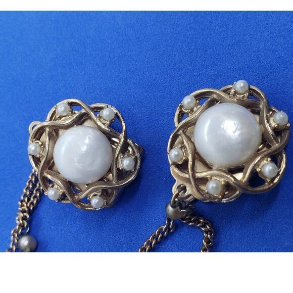 Vintage Sweater Clips Collar Jacket Faux Pearl Gold Tone Double Chain Pat Pend - Picture 2 of 9